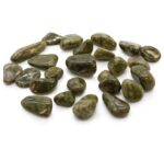 Мали африкански полирани камења-Епидот снегулка